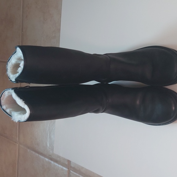 UGG boots - Picture 2 of 3
